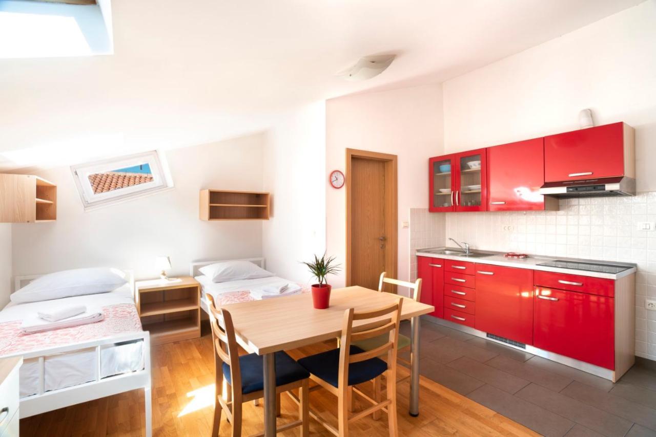Apartments Medved In The Historic Center Capodistria Esterno foto