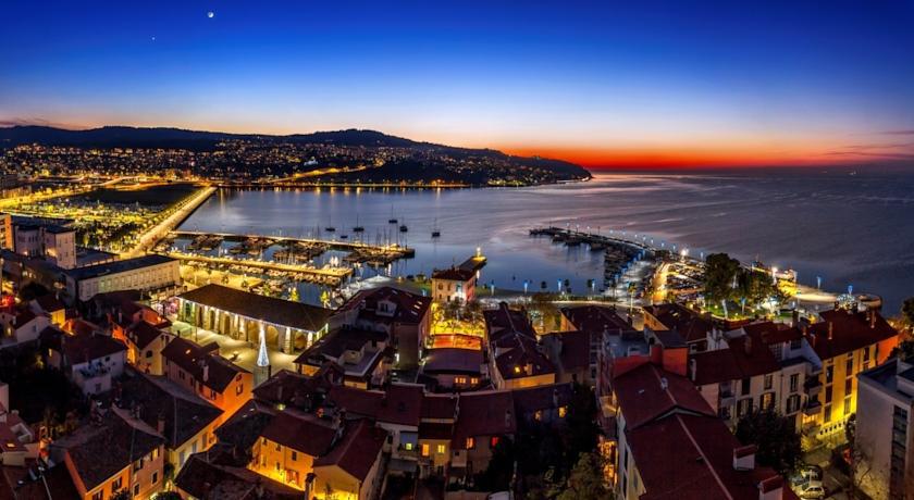 Apartments Medved In The Historic Center Capodistria Camera foto